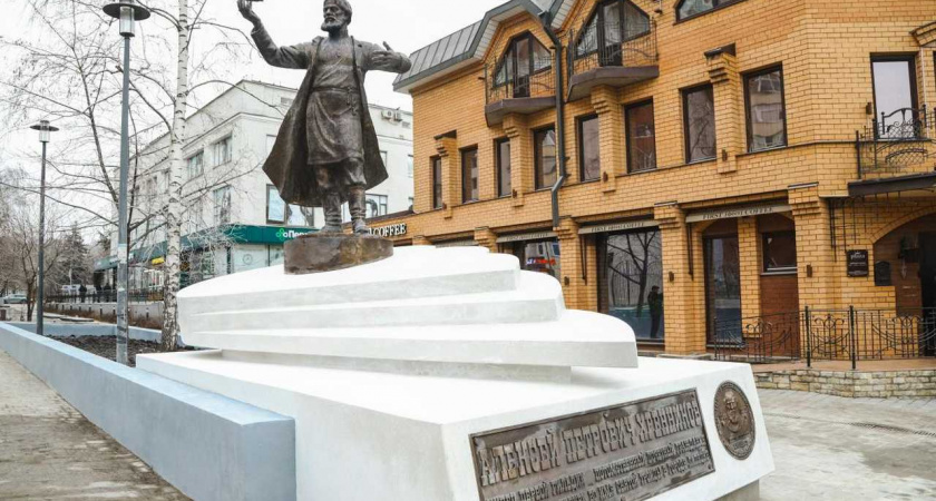 В Липецке установили памятник Хренникову