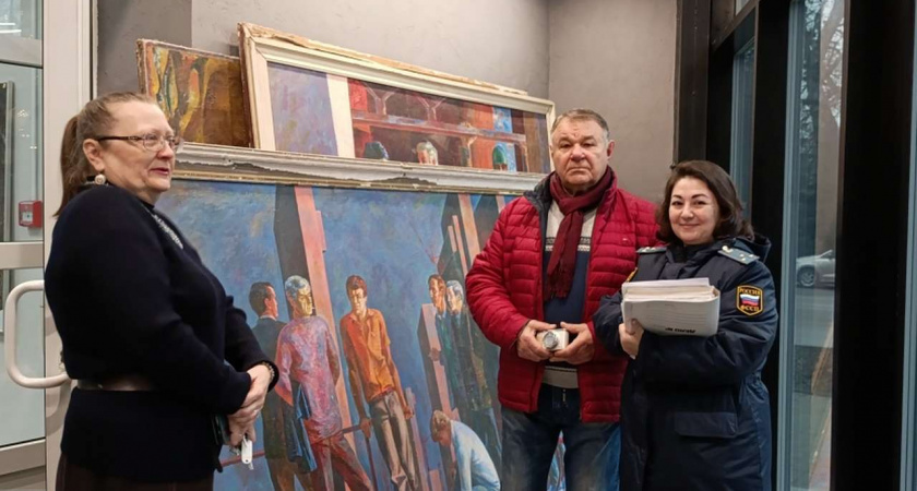 Липецкому художнику вернули картины через суд