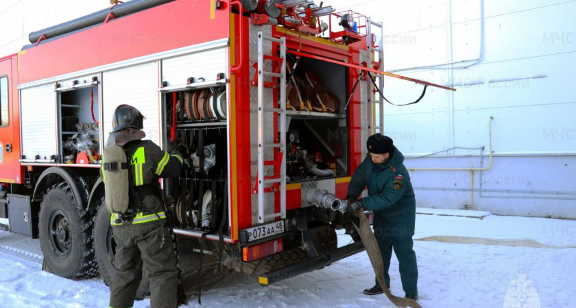 В Липецке утром загорелся автобус