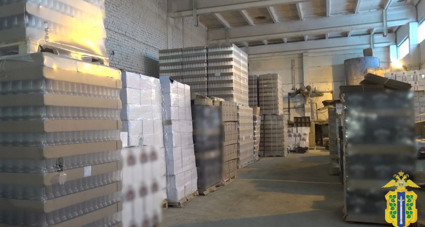 В Липецкой области осудят организаторов подпольного цеха по изготовлению контрафактного алкоголя