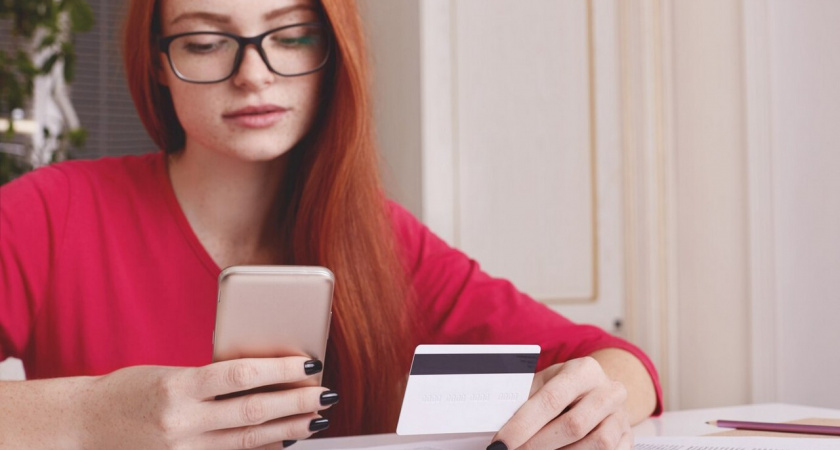 Липчанка обвиняется в тайном оформлении кредитов на своих подруг