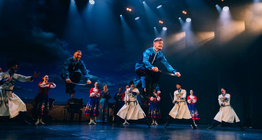 «Казаки России» дали первый концерт в обновленном липецком «Октябре»