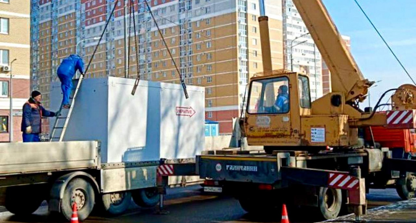 В Липецке началась установка защитных сооружений 