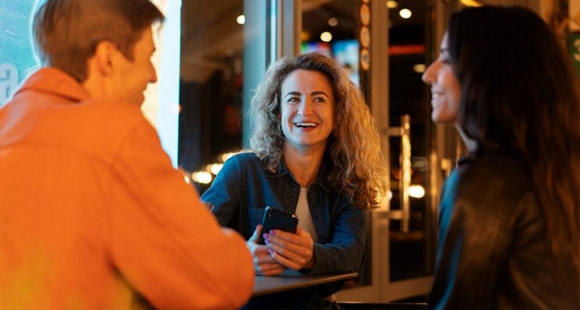 40% липчан общается с коллегами вне офиса 