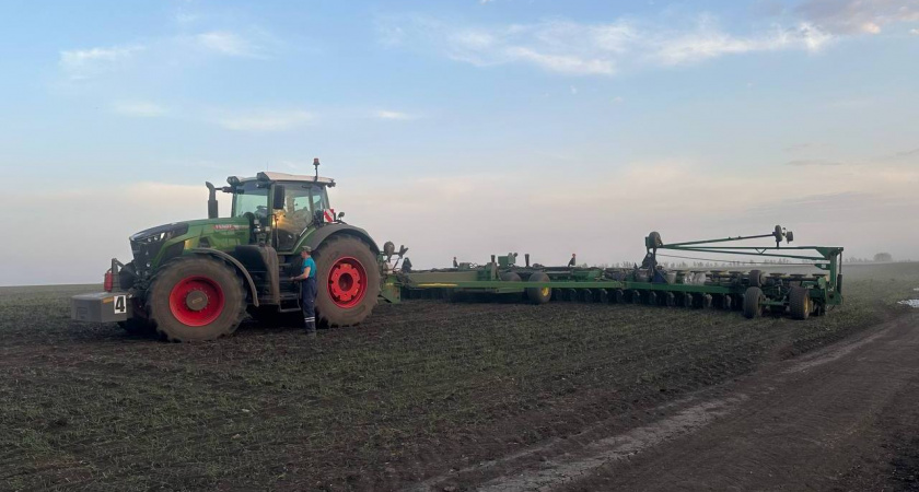 Липецкие аграрии приступили к севу сахарной свеклы