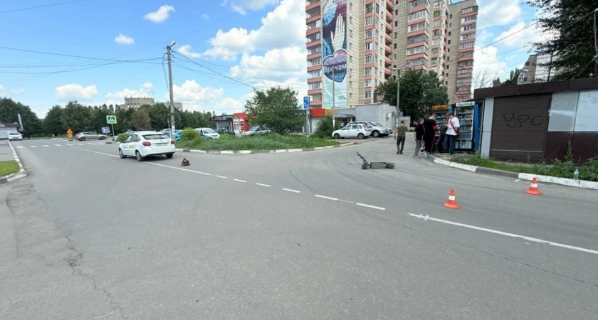 В Липецке подросток на электросамокате попал в ДТП с «Ладой Грантой»