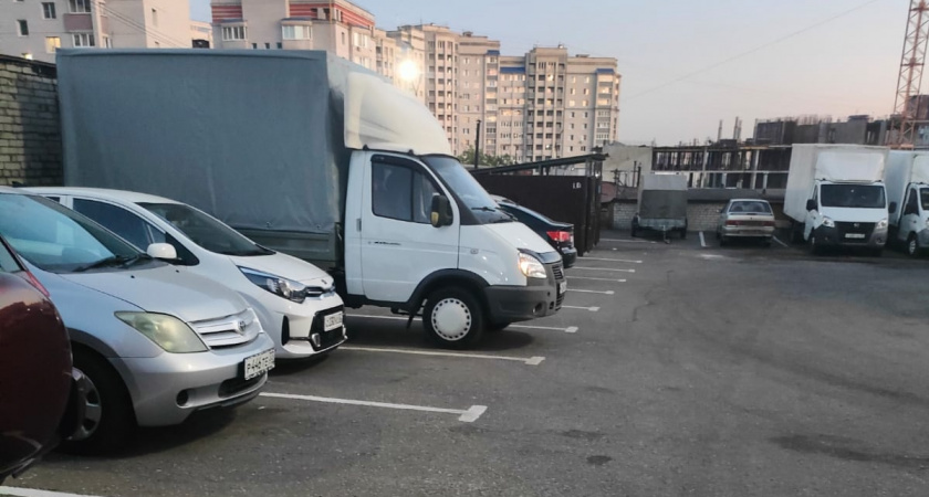На парковке в Липецке обнаружили тело мужчины