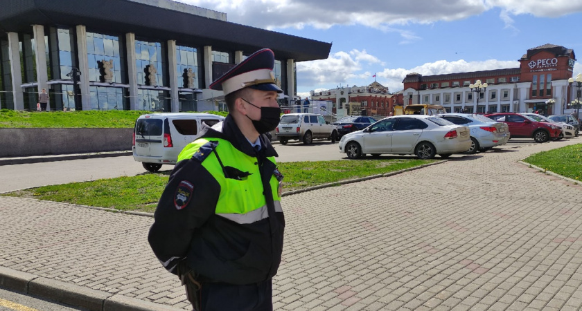 В Ельце водитель «Оки» предложил 40 тысяч рублей гаишникам