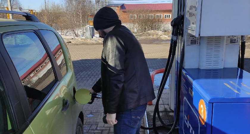 Липецкие АЗС временно перестали наливать бензин по безналу