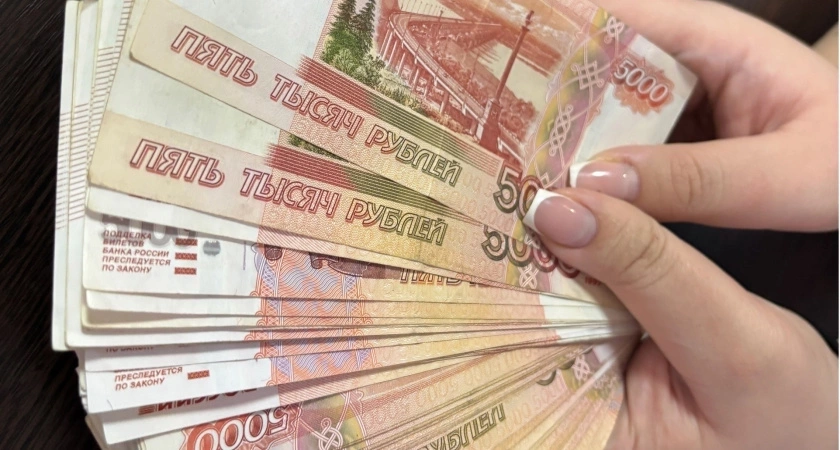 "Готовьтесь к сложным временам": тревожный прогноз экспертов для хранящих сбережения в рублях россиян