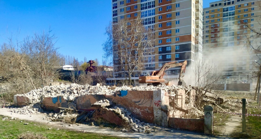 Прокуратура добилась сноса ветхих зданий в Левобережном округе