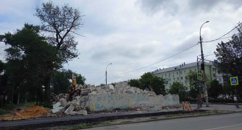 В Липецке снесли аварийный дом на проспекте Мира
