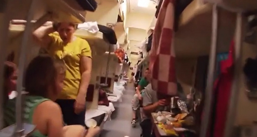 5 самых раздражающих привычек пассажиров в поездах: что бесит даже проводников