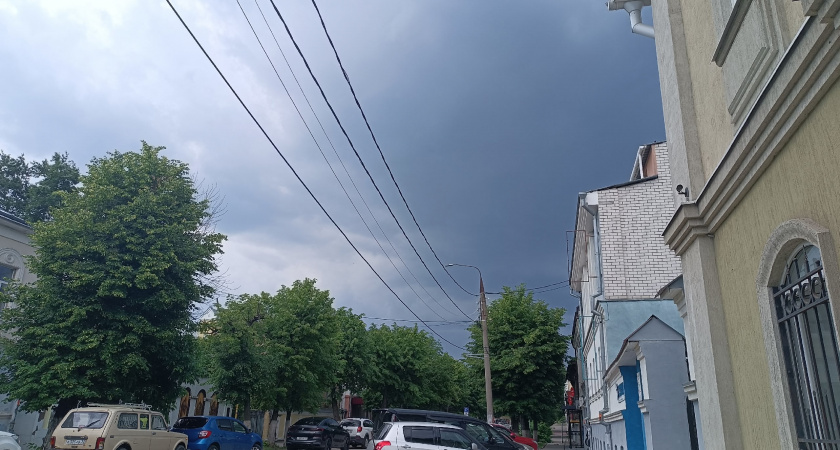 В Липецкой области МЧС предупредило о надвигающейся на регион грозе