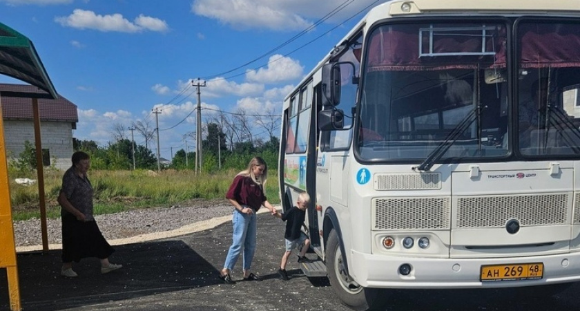 В Грязях запустили первый автобус по улице Арнаутова