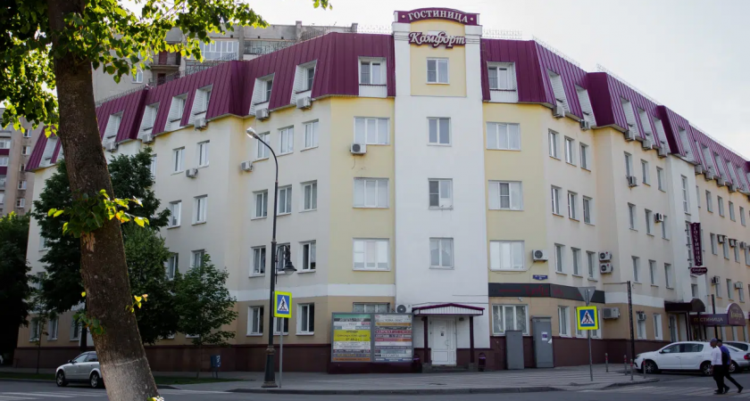 Четыре пожарных расчета тушили гостиницу в центре Липецка