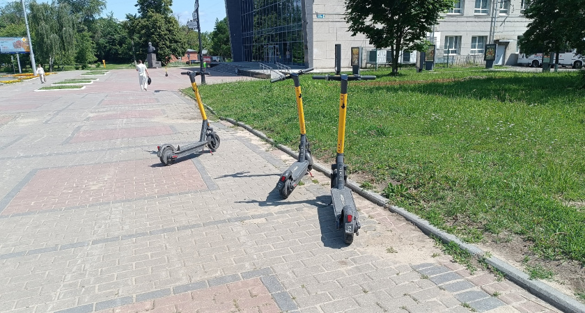 В Липецке водитель наехал на подростка на электросамокате