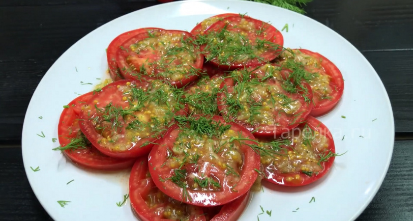 Вкуснее, чем в ресторане: рецепт пикантных помидоров с чесноком и горчицей - через 30 минут уже на столе