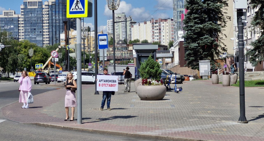 В Липецке коммунисты требуют отставки губернатора
