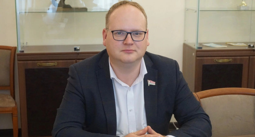 Суд продлил меру пресечения экс-лидеру ЛДПР Емельянову