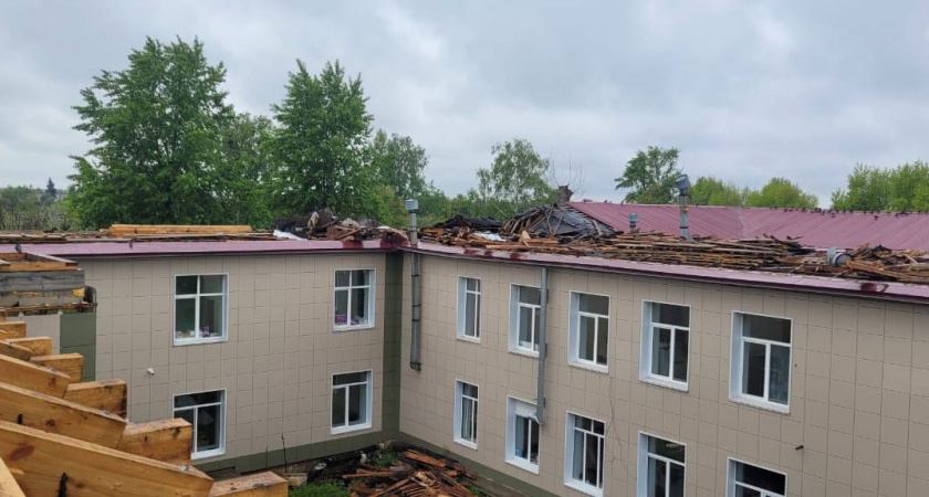 Новый подрядчик устраняет проблемы с крышей больницы в поселке Лев Толстой