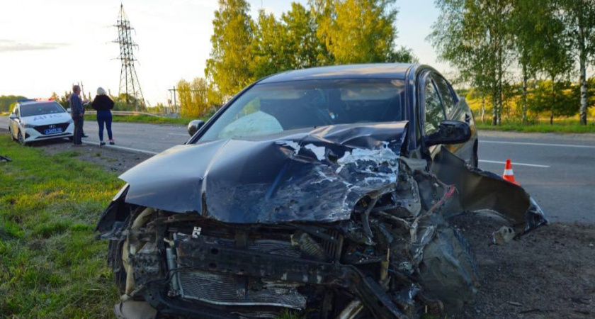 В Липецкой области в ДТП с Mitsubishi и Hyundai пострадали 4 человека