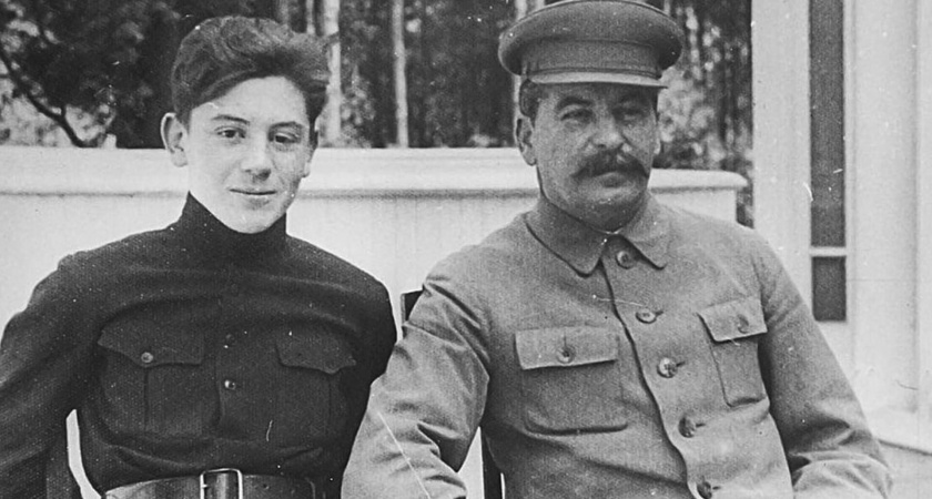 Письмо вождя: как учитель истории заставил Сталина извиниться и взять сына «за шиворот»