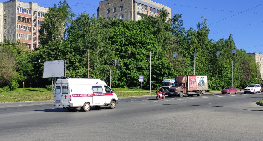 В Липецке упал с многоэтажного дома и разбился молодой парень