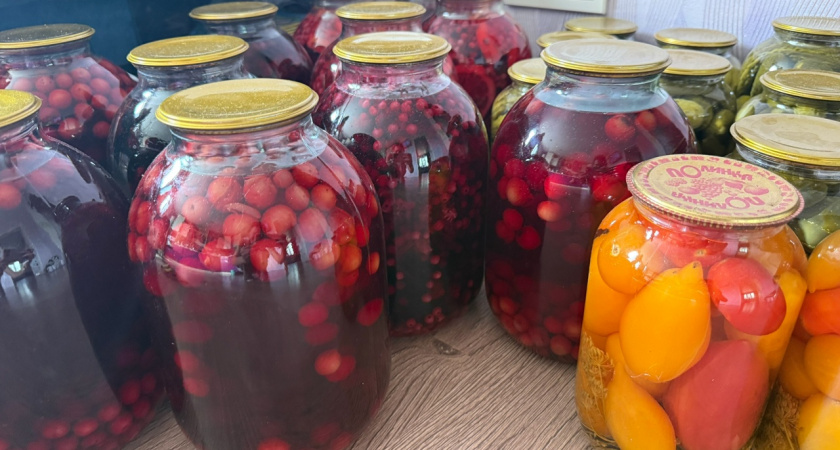Не все закрутки одинаково полезны: какие продукты нельзя консервировать дома, чтобы не навредить семье