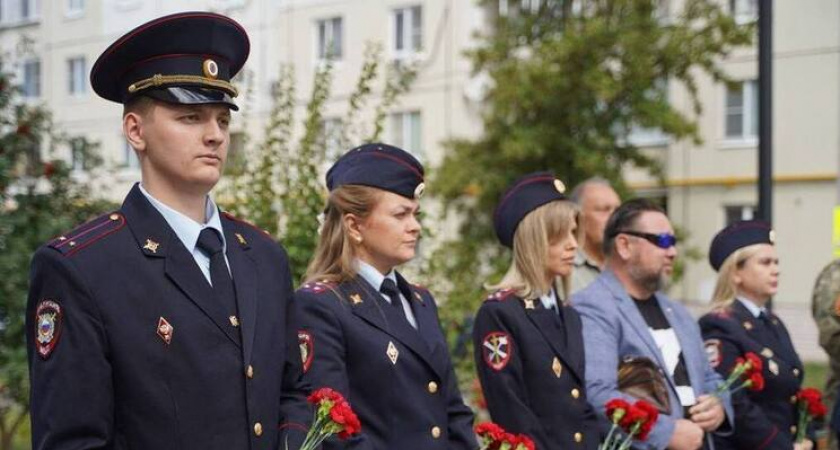 В Липецке возложили цветы в память о погибших в ходе Чеченского конфликта героев