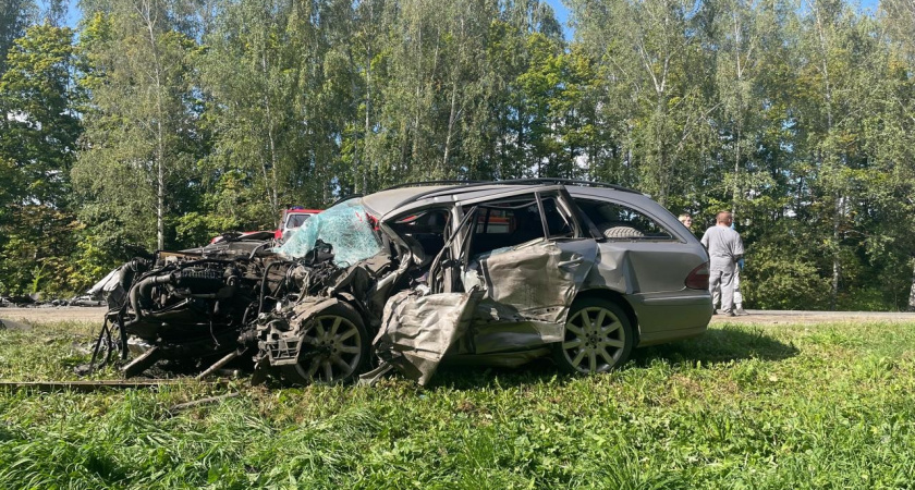 В Липецкой области погиб водитель Mercedes в ДТП с Range Rover