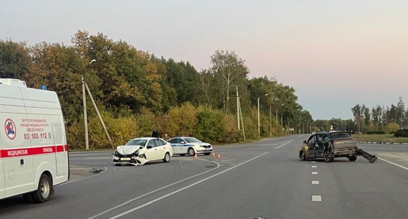 В Липецке столкнулись "Москвич" и "Лада" - оба водителя в больнице