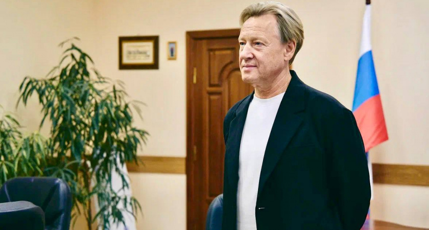 Дмитрий Харатьян посетил могилу деда в Липецке и выступил с лекцией в педуниверситете