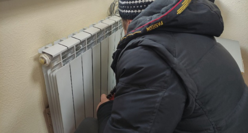 Отапливаю квартиру с помощью фольги: температура поднялась на 3 градуса, а счета уменьшились — простой лайфхак с батареями