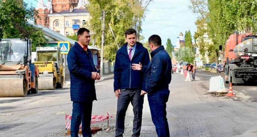 На улице Пушкина в Ельце приступили к укладке нового асфальта