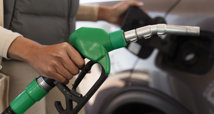 Заправки Липецка снова подняли цены на все марки топлива