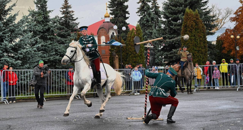 В Ельце состоялся фестиваль истории Нежинского гусарского полка