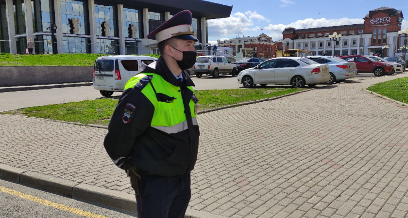 В ГАИ поставили точку в вопросе: можно ли закончить обгон через сплошную, если начал его через прерывистую