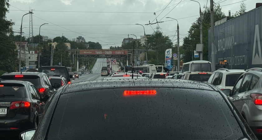 Электрик напомнил, как отключить АКБ в автомобиле, чтобы она не тратила заряд