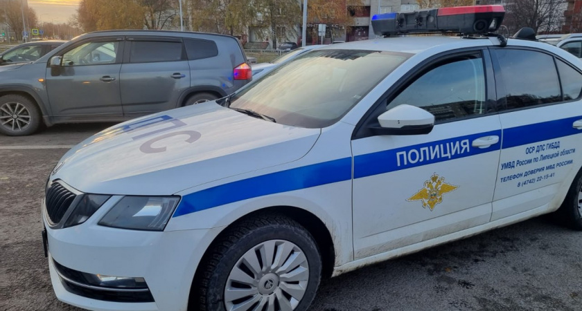 В Липецке на улице Папина столкнулись Шкода и Тойота