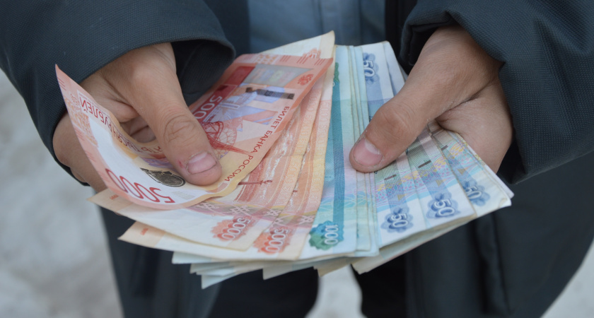 Курсы валют рванули вверх: почему рубль снова теряет позиции