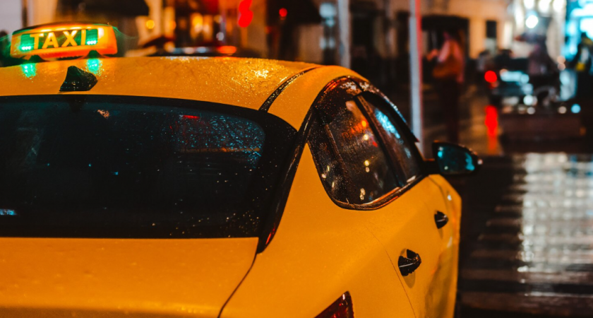 Липецкий таксист присвоил забытый пассажиром рюкзак с ноутбуком