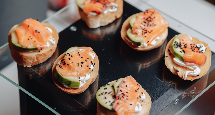 Канапе с красной рыбой — главный хит новогоднего стола