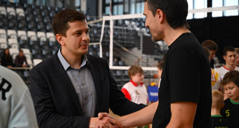 Знаменитый волейбольный тренер Константин Лесик провел мастер-класс в Ельце