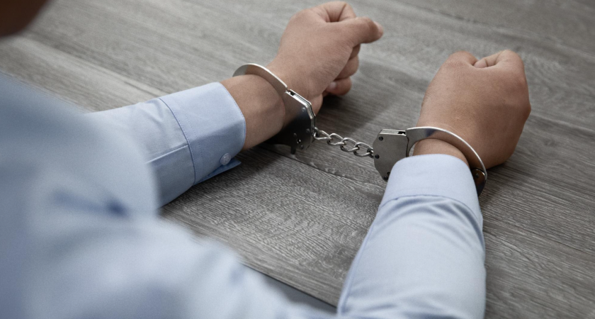 В Липецке задержаны подозреваемые в краже 11 млн рублей из офиса магазина