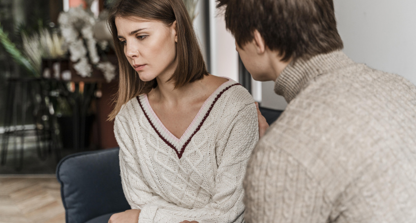 Почему мужчина отдаляется: 7 привычек, которые незаметно разрушают отношения