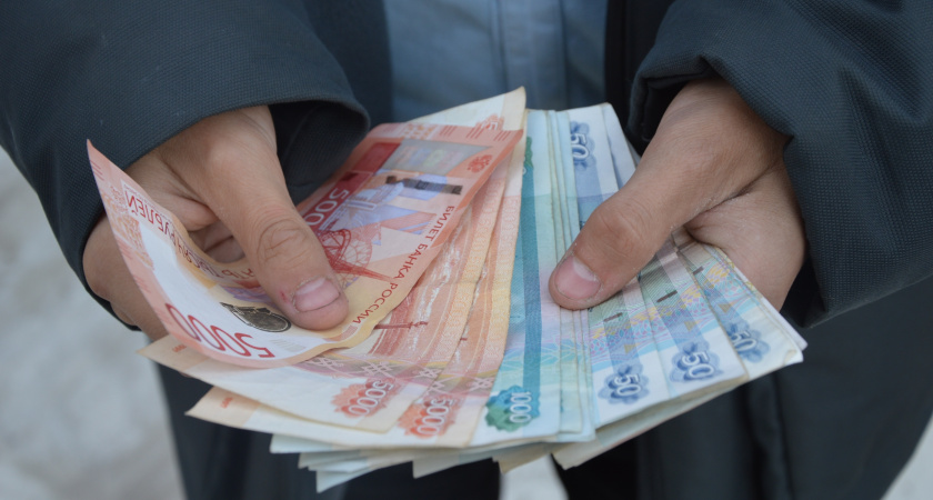 Жительницу Липецкого округа подозревают в хищении денег на выпускной