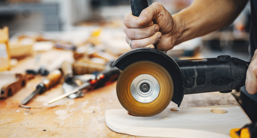 Почему опытные мастера режут металл болгаркой в 3 раза быстрее: вот как добиться скорости