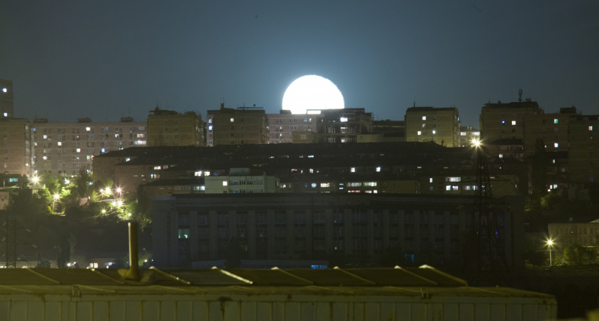 Необычная Луна на ночном небе: что ждет нас 5 ноября