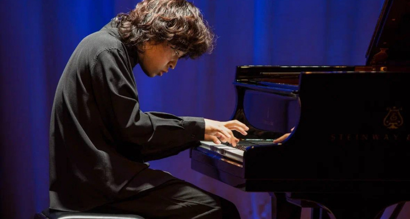 Китайский пианист Жуй Мин дал концерт в Липецкой филармонии